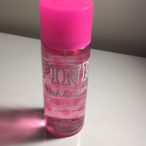 PINK Fresh and Clean fragrance